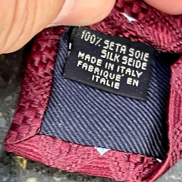 Canali Burgundy Silk Tie. - Picture 7 of 9